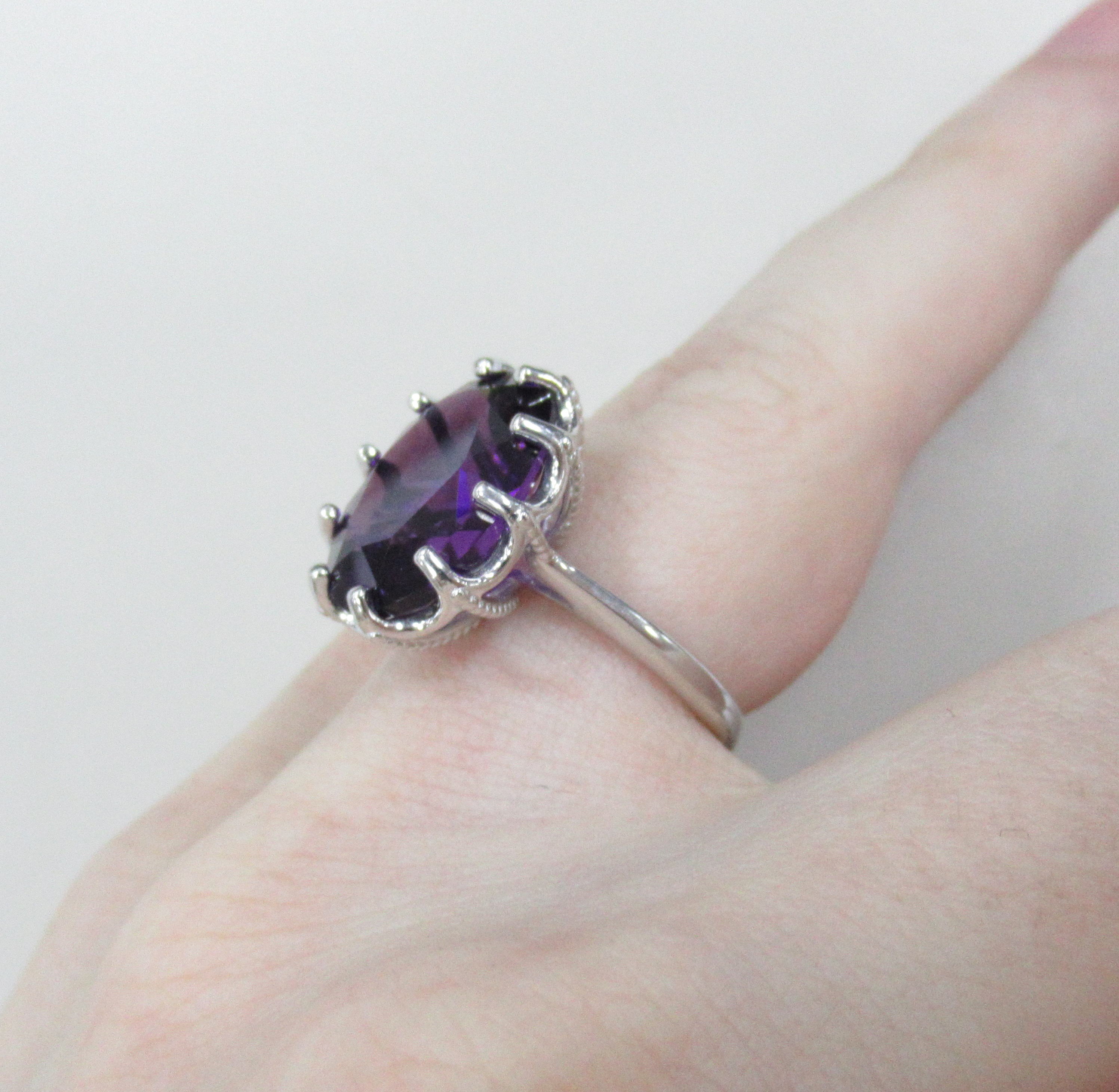 Серебряное кольцо с аметистом